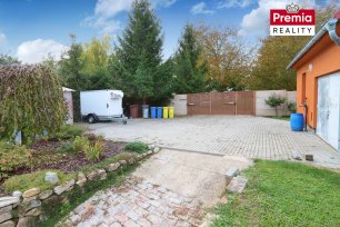 Garáž a stavební pozemek na prodej